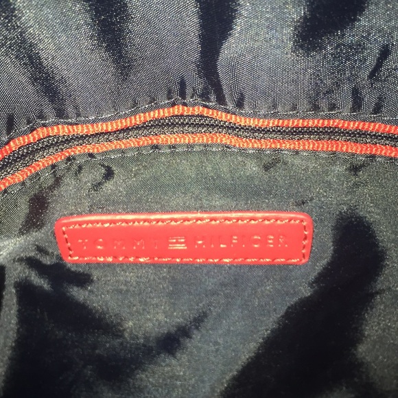Tommy Hilfiger crossbody purse - Picture 3 of 4